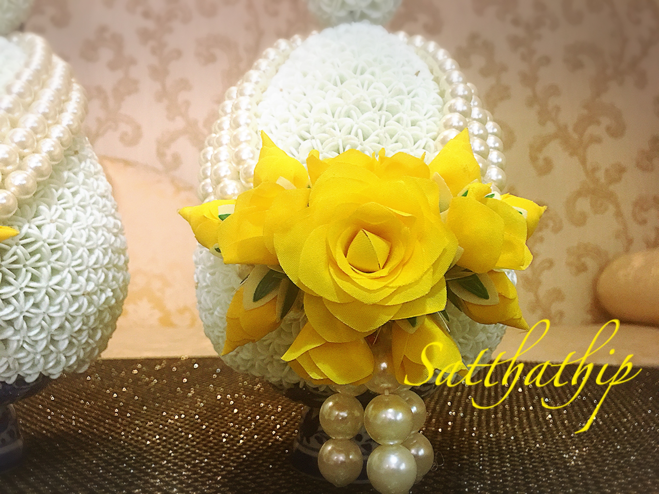 พานพุ่ม - พานพุ่มสักการะ - พานพุ่มดอกรัก - พานพุ่มดอกรักประดิษฐ์ (พลาสติก) - พานพุ่มสีขาว - Panpum