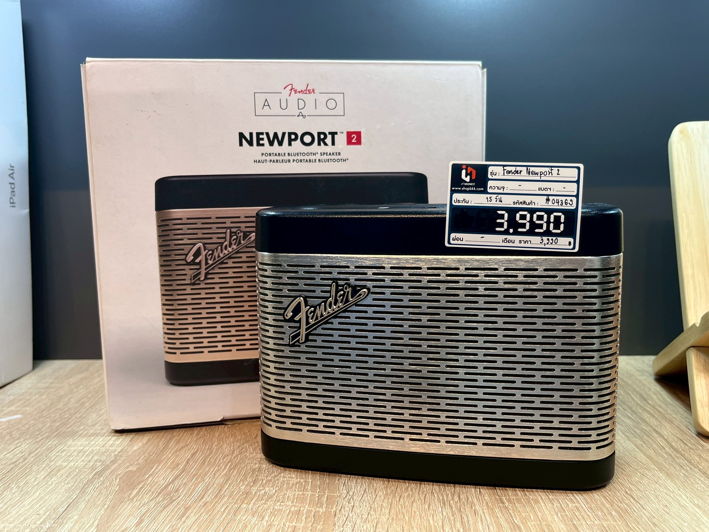 Fender Newport 2 Black/Gold