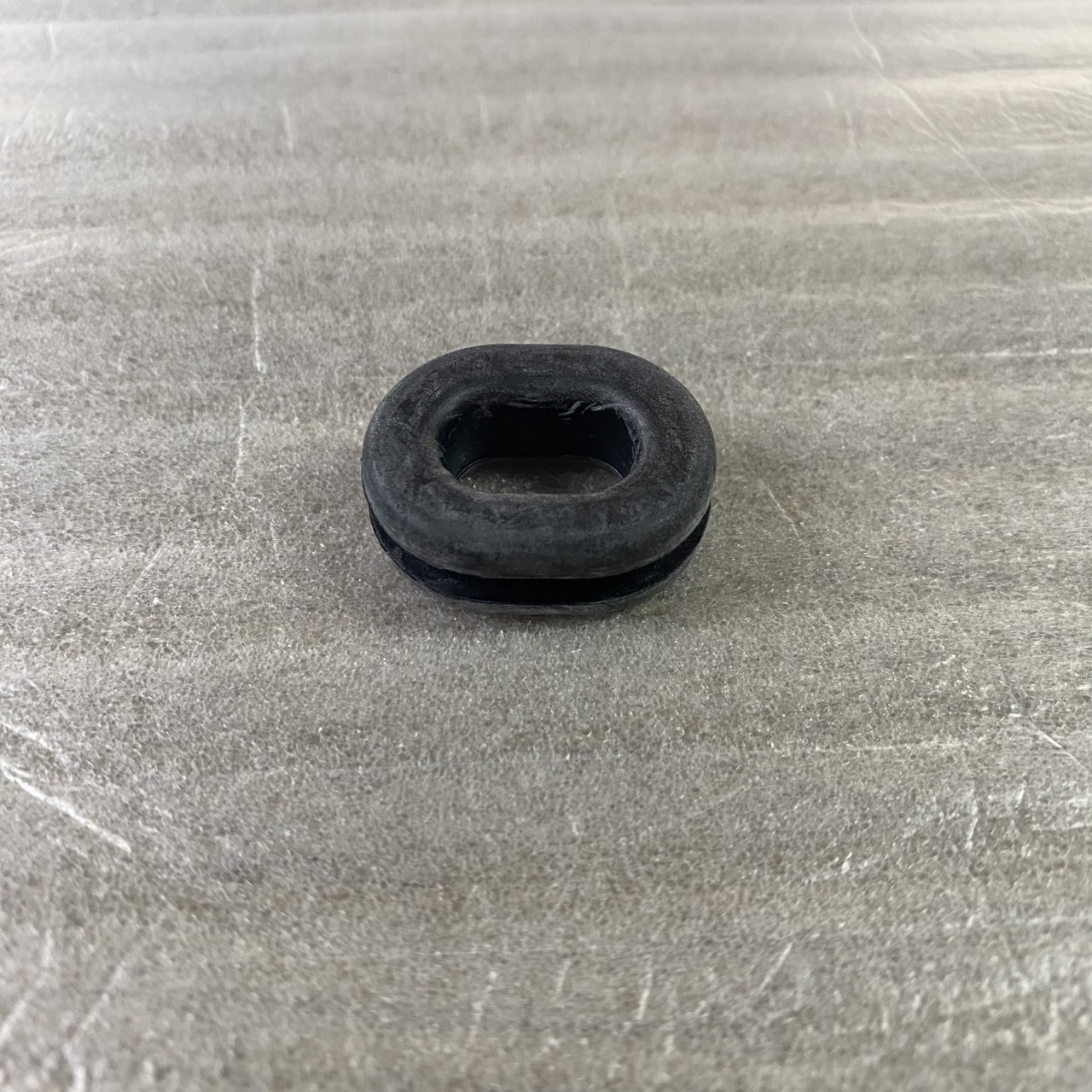 90480-01805 ยางรองฝาปิดท้ายเบาะ FINO คาร์บู อะไหล่แท้ YAMAHA