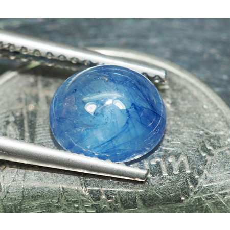 พลอยไพลินหลังเบี้ย (Sapphire) 2.10 กะรัต