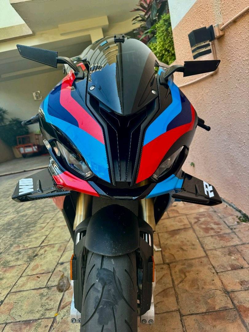 กระจกข้าง Rizoma รุ่น stealth ทำหน้าที่เป็นเหมือนสปอยเลอร์ สร้างแรงกด downforce สำหรับ S1000RR 2020+