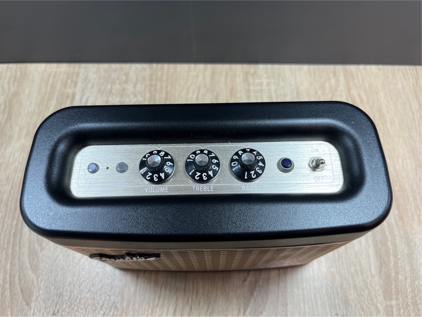 Fender Newport 2 Black/Gold