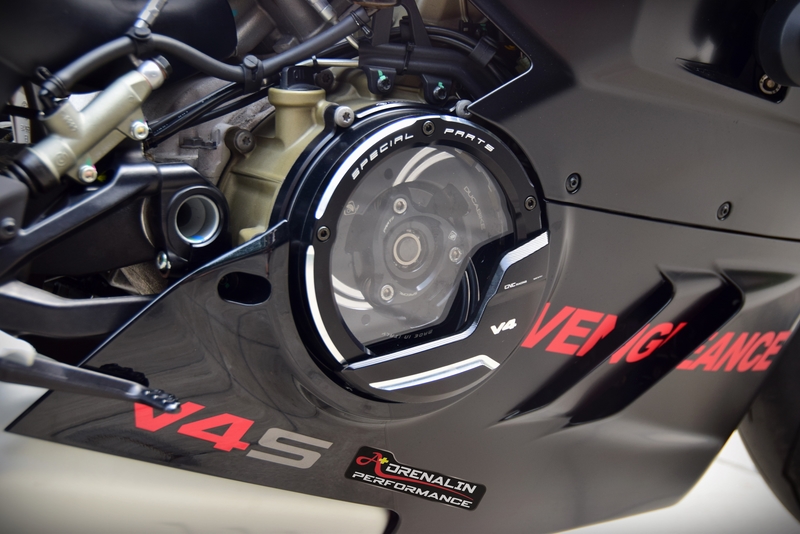 CNC Racing - ครอบคลัชฝั่งขวา (Clutch cover ) สำหรับ Panigale V4 2025+