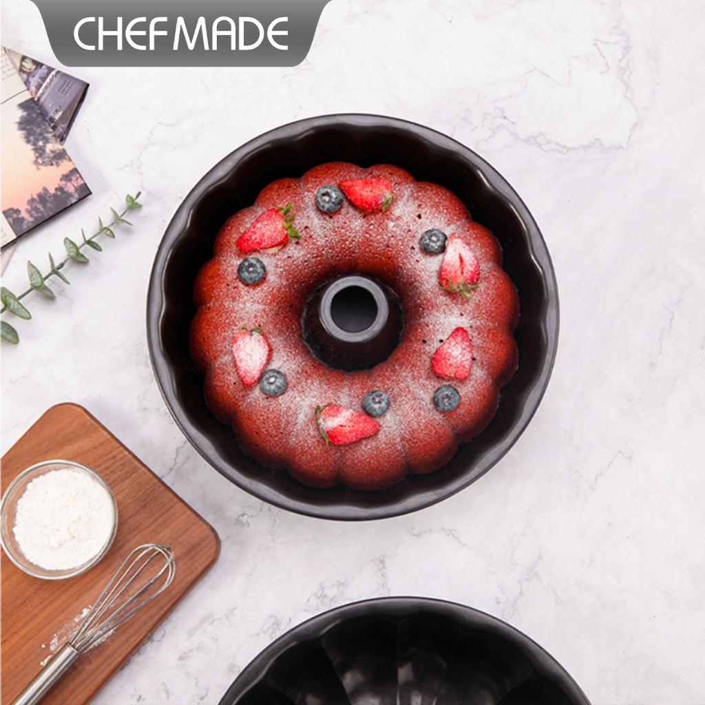 Chef Made WK 9976 10'' Fluted Cake Pan (11-8174)