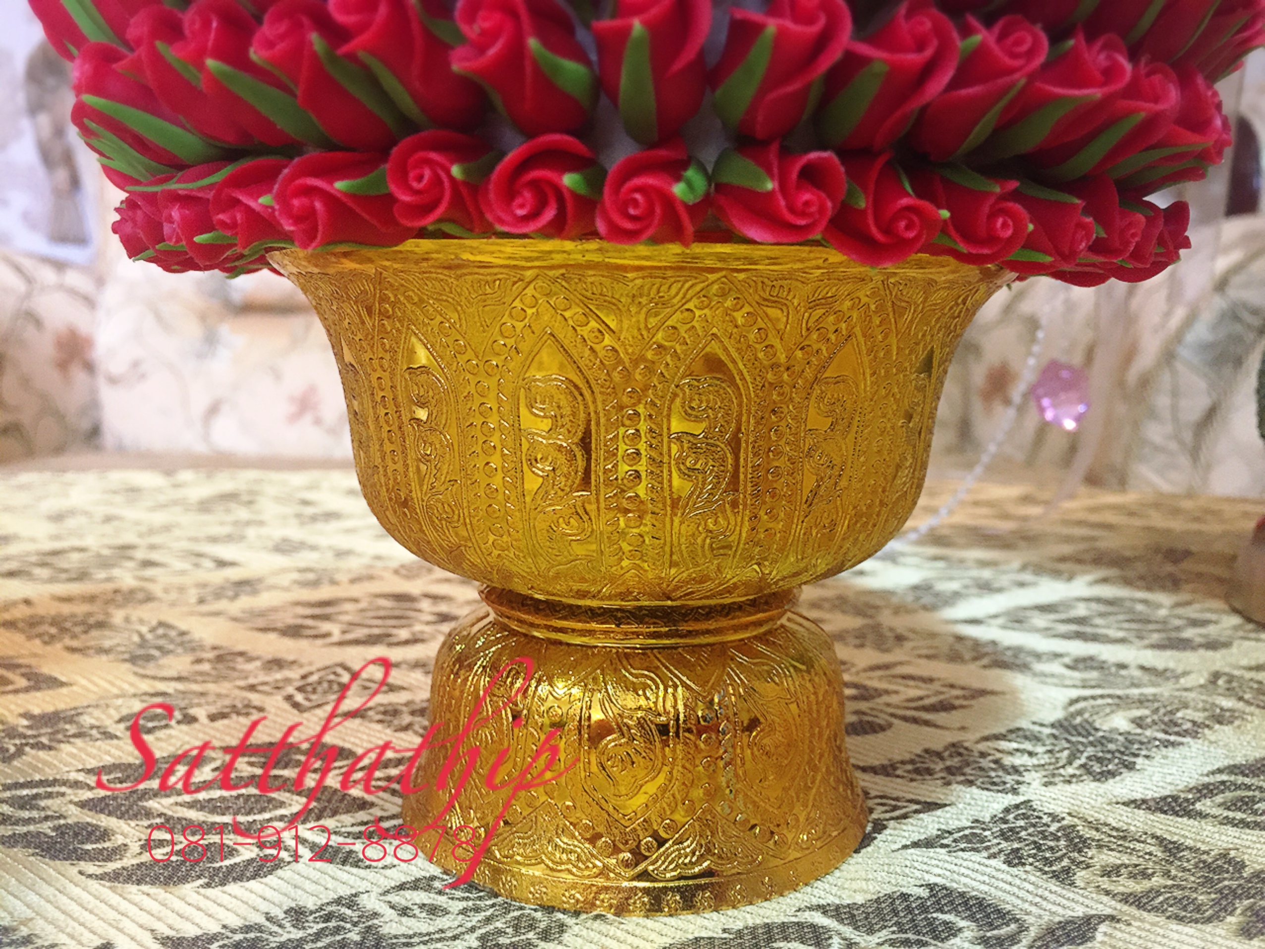 พานพุ่มกุหลาบ ประดิษฐ์จากดิน [7.5 นิ้ว 3,500 บาท/คู่]