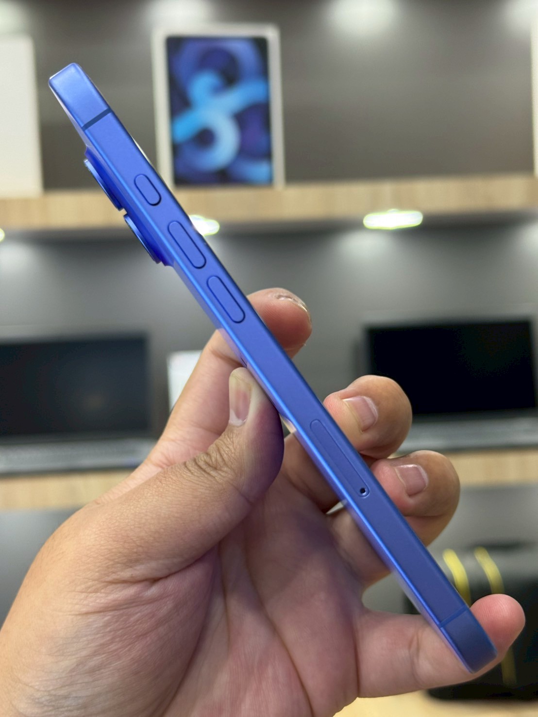 iPhone 16 Plus 128GB Ultramarine