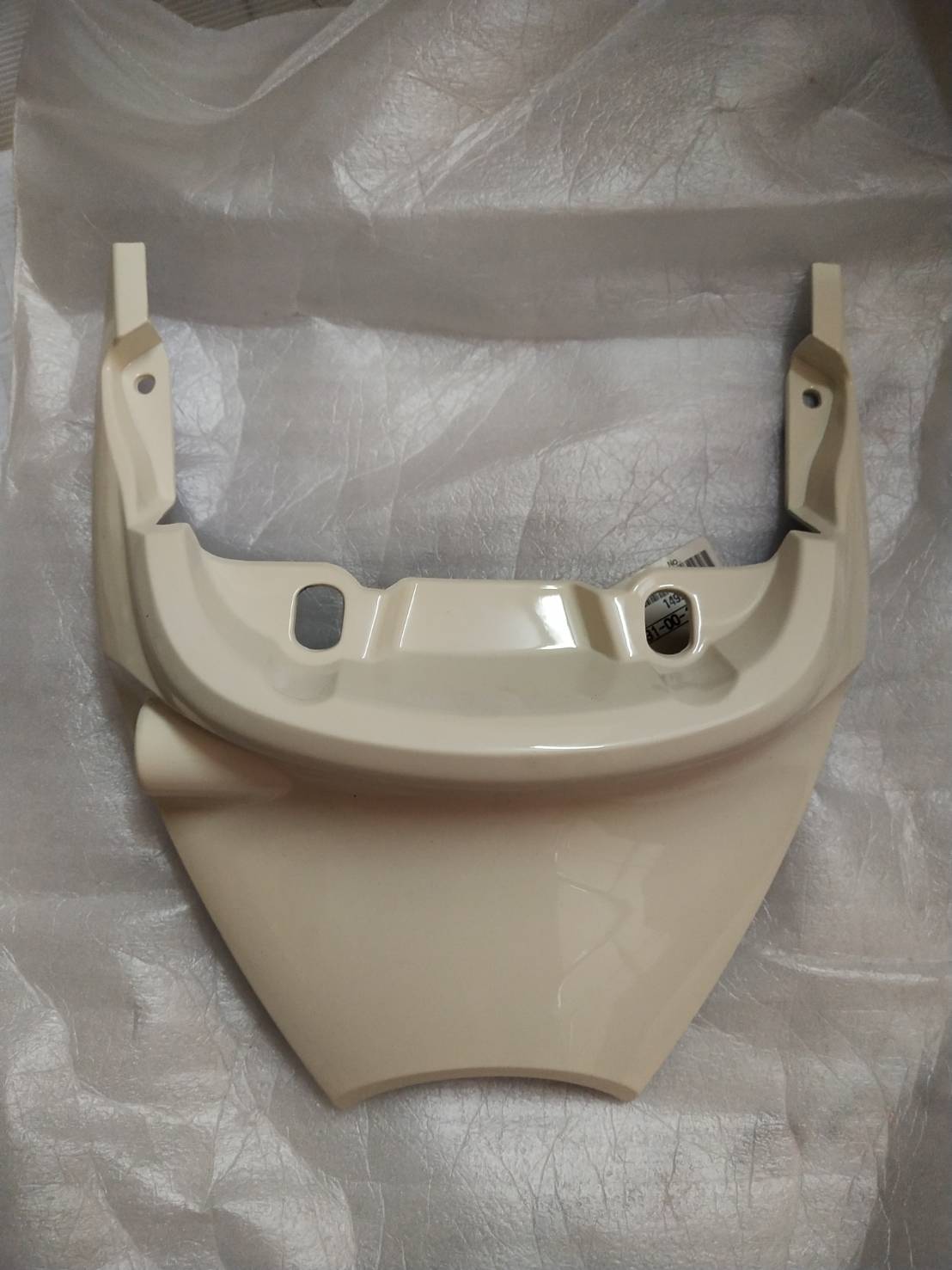 ฝาครอบท้ายเบาะ สีขาว สำหรับรุ่น FINO อะไหล่แท้ YAMAHA 4D0-F1731-00-1A
