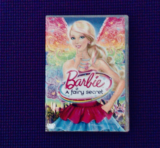 DVD Barbie A Fairy Secret Barbie Lets You in On A Secret.... 1 แผ่นจบ แผ่นมีรอย มีตำหนิที่แผ่น ทดสอบภาพ เสียง ภาพชัด ใสแจ๋ว