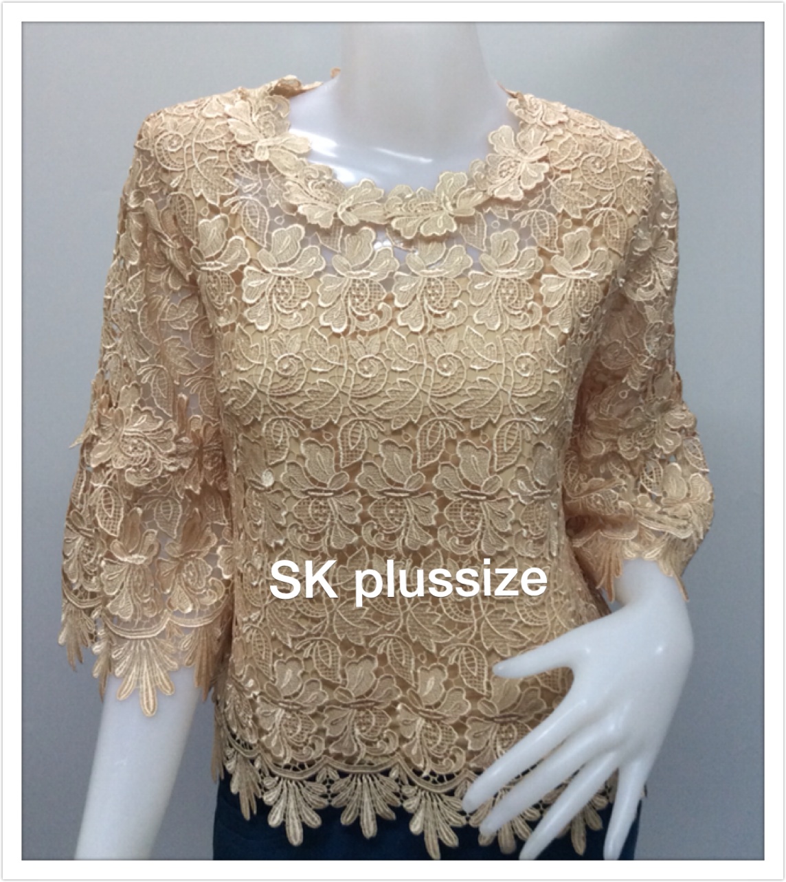 เสื้อลูกไม้ แขนพวง สีทอง รอบอก 40 นิ้ว
