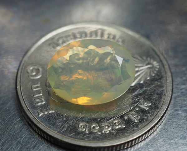 โอปอลหลากสี (Multi Opal) 1.85 กะรัต