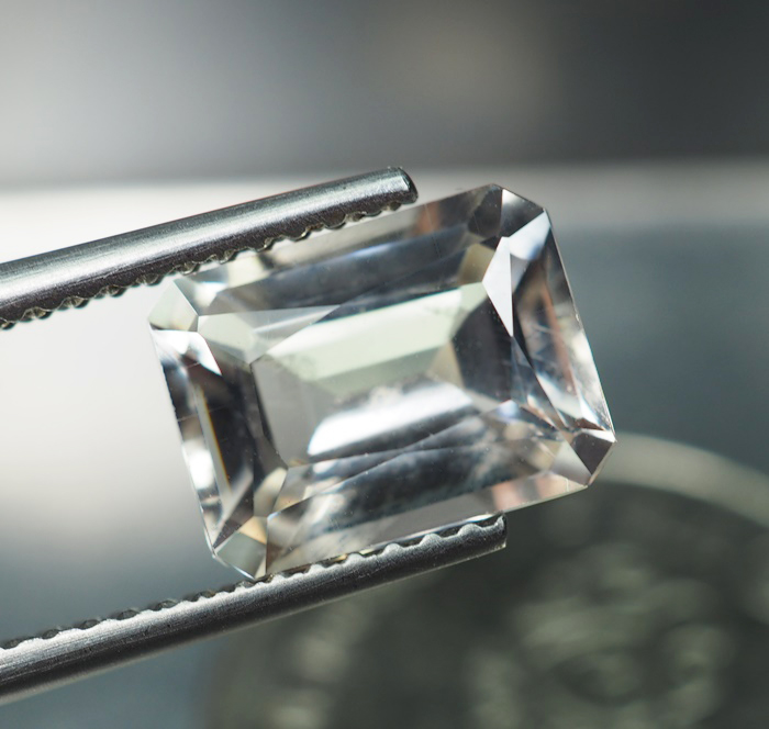 สคาโพไลท์สีเหลืองอ่อน (Scapolite) 2.35 กะรัต