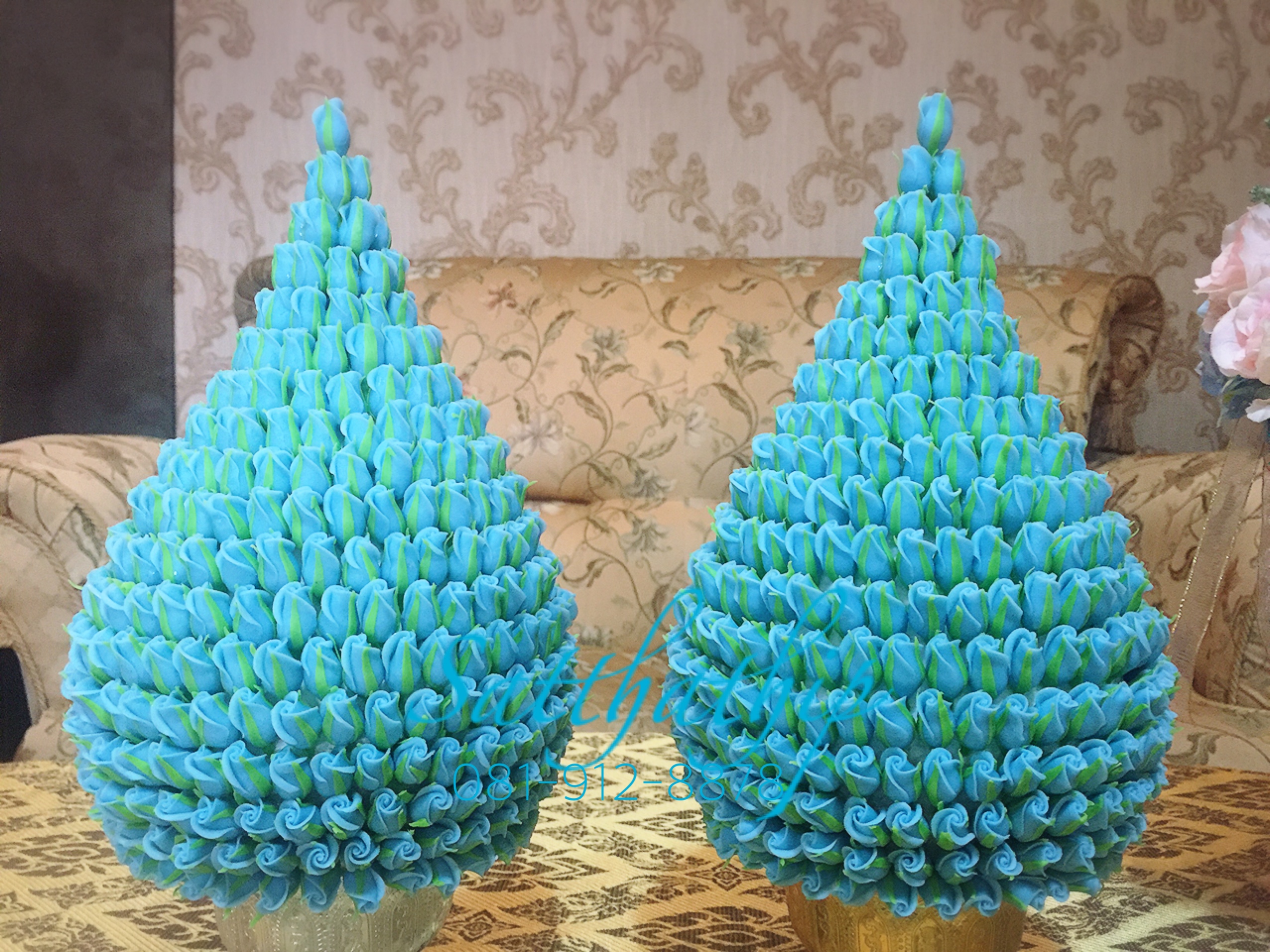 พานพุ่มดอกกุหลาบ ประดิษฐ์จากดิน [8 นิ้ว 4,000 บาท/คู่]