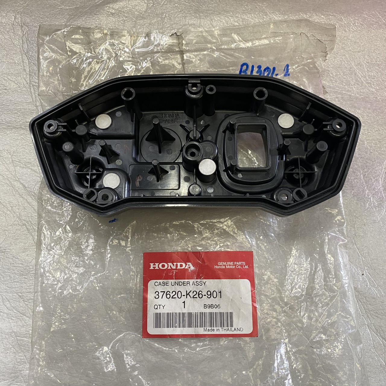 37620-K26-901 ฝาครอบมาตรวัดตอนล่าง MSX125SF 2016-2020 , MSX125 2012-2015 อะไหล่แท้ HONDA รหัสใหม่ 37620-K26-902