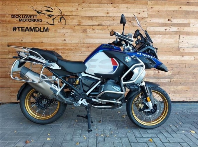 ท่อ Akrapovic ทรง HP สำหรับ R1250GS 2018+ ปลายไทเทเนียม (For Exhibition only)