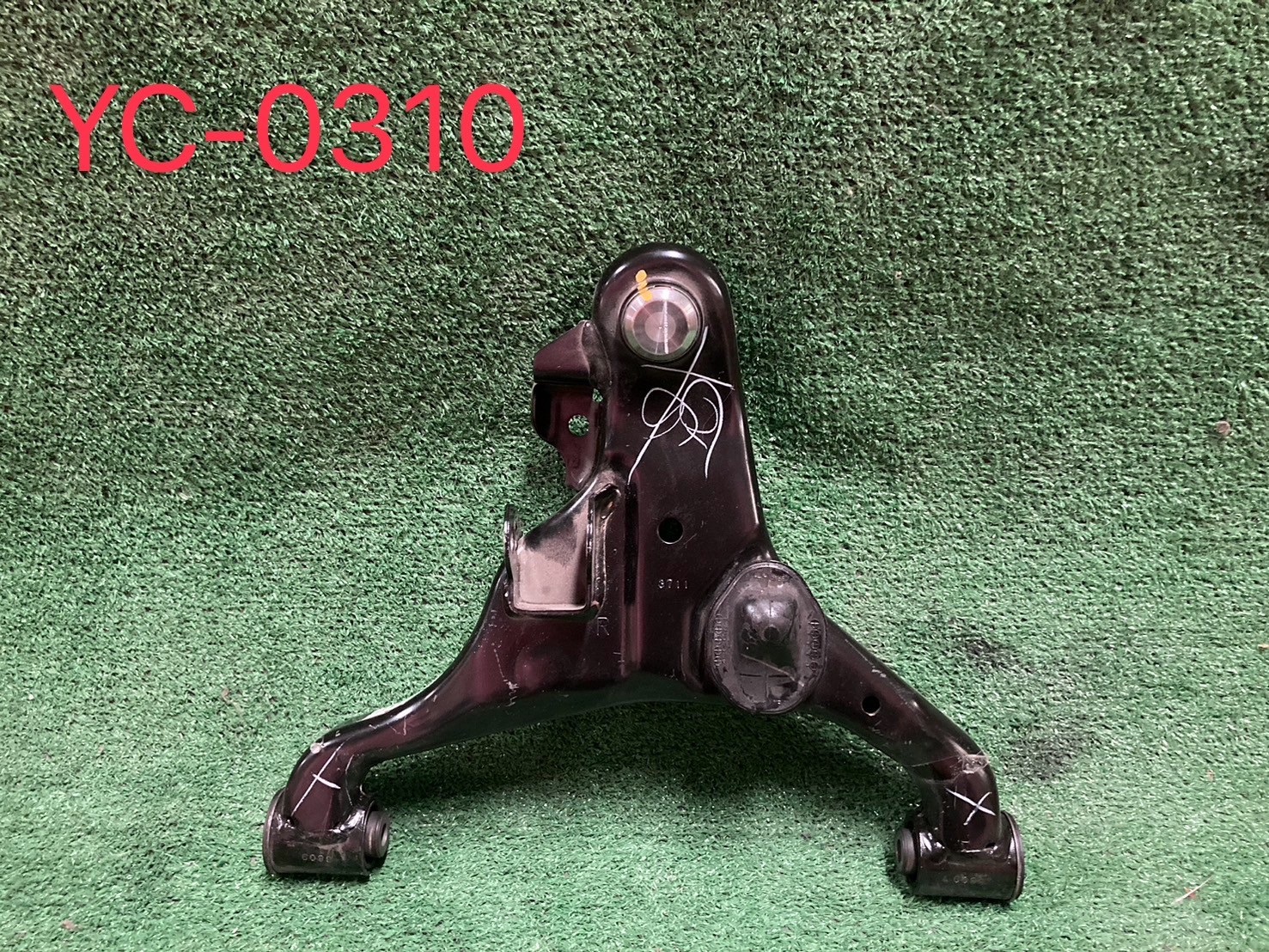 ปีกนกล่าง R Nissan Navara D40 Caliber แท้ศูนย์