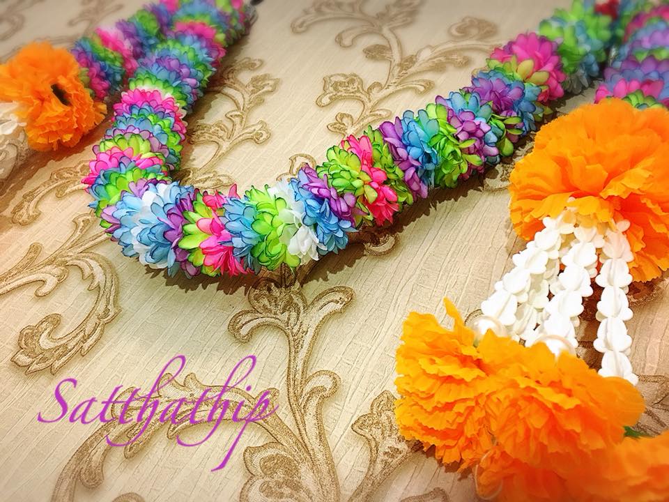 พวงมาลัยผ้าสองชาย [แบบตัดก้านดอก ร้อยแน่น 450 บาท/เมตร]