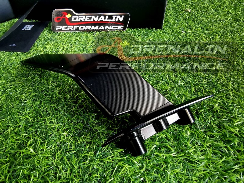 กระจกข้าง Rizoma รุ่น stealth สำหรับ Tmax 530 560 2017+ ทำหน้าที่เป็นเหมือนสปอยเลอร์ สร้างแรงกด downforce