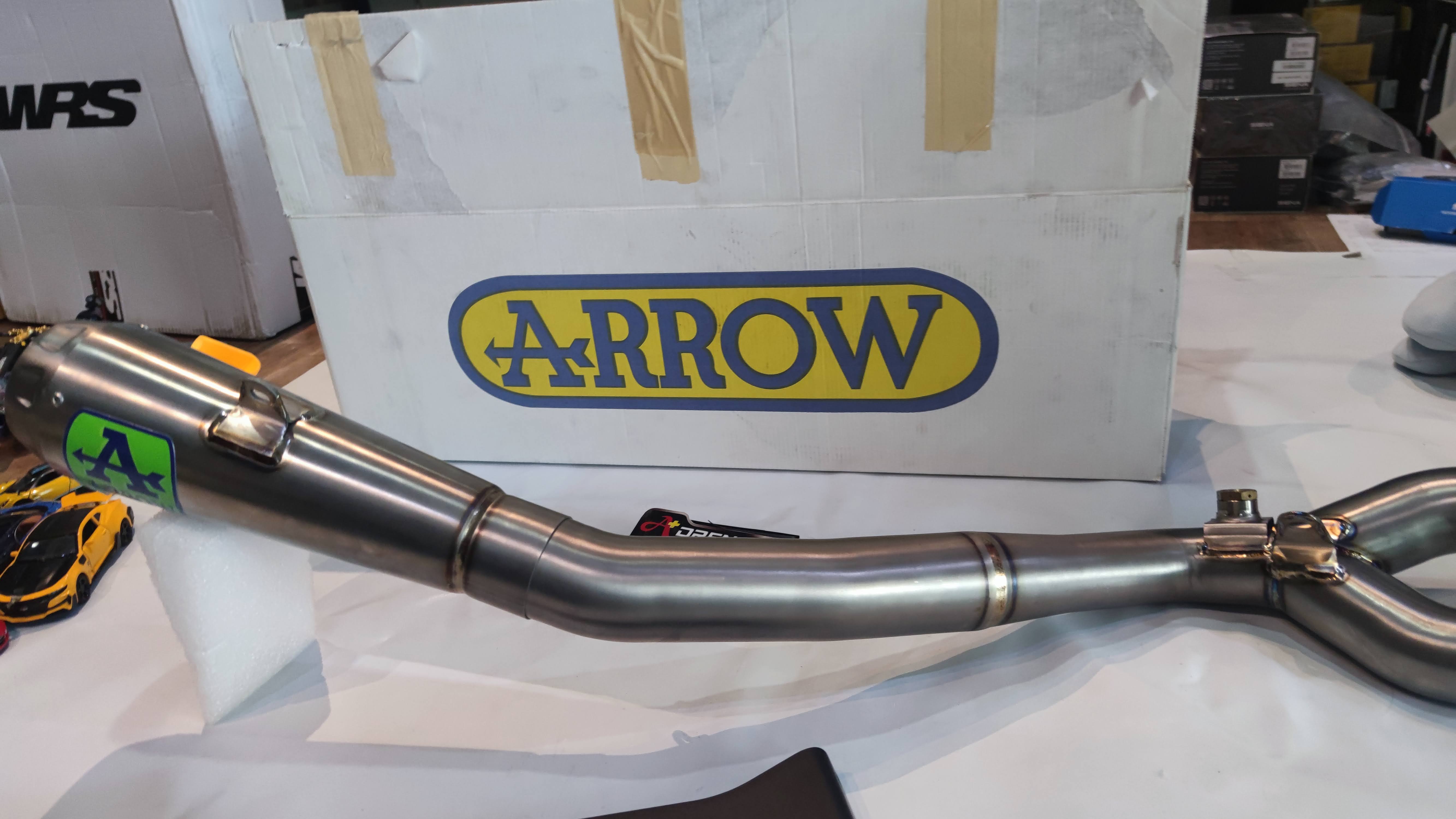 ท่อ Arrow Pro race + Y pipe สำหรับ R1 ปี 2015 ขึ้นไป (For Exhibition only)
