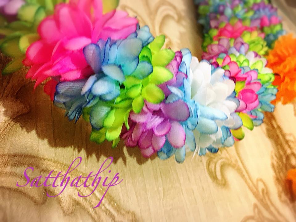 พวงมาลัยผ้าสองชาย [แบบตัดก้านดอก ร้อยแน่น 450 บาท/เมตร]