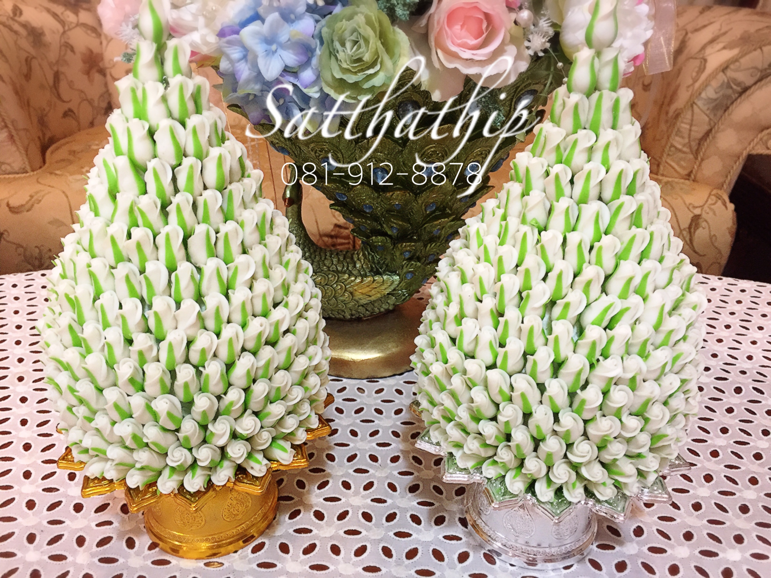 พานพุ่มดอกกุหลาบ ประดิษฐ์จากดิน [5.5 นิ้ว 2,500 บาท/คู่]