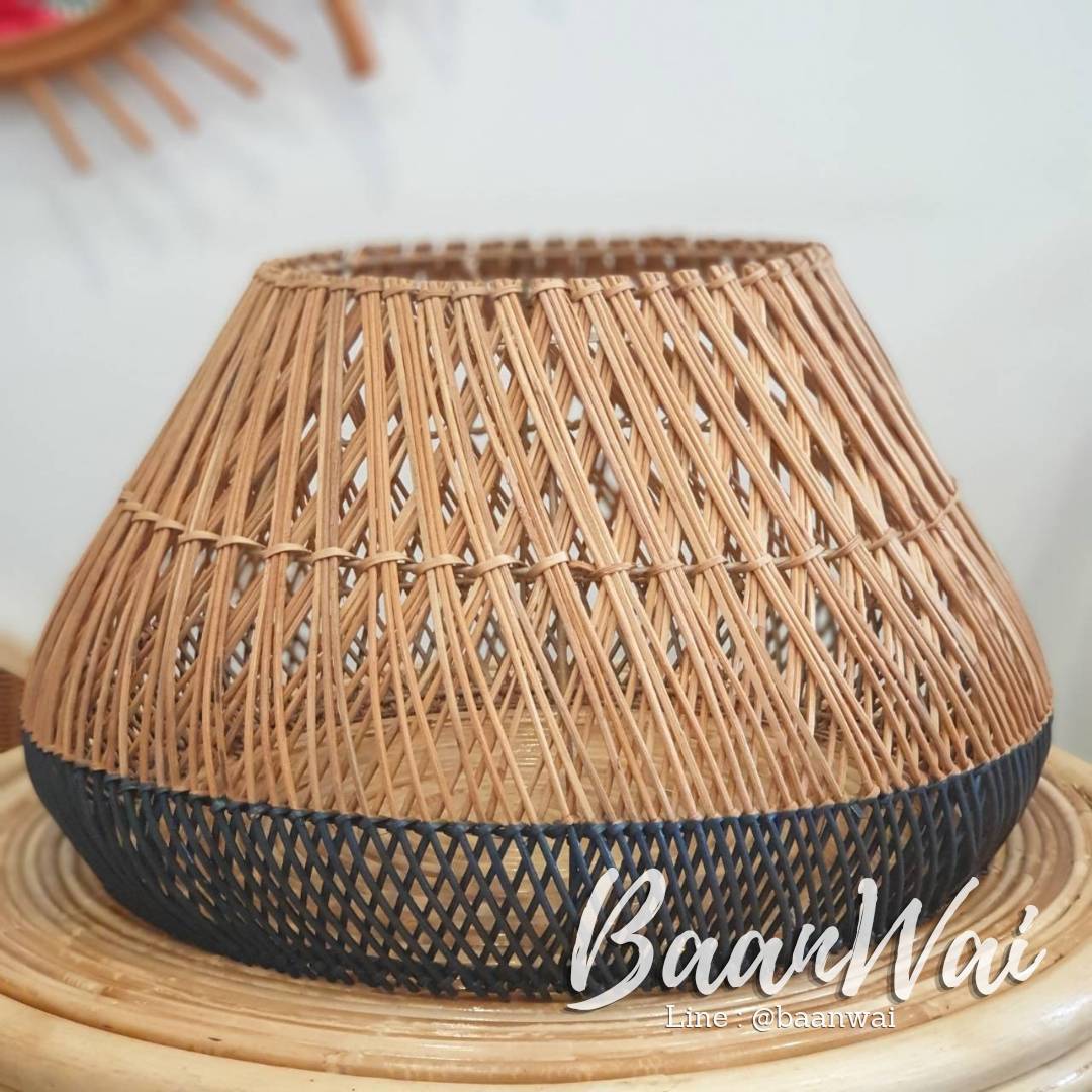 โคมไฟหวาย ขนาด 40 * 30 cm