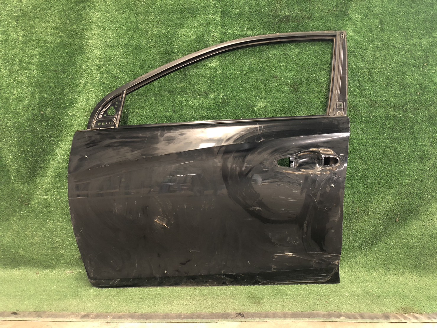 ประตูหน้า L Toyota Yaris