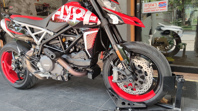 Evotech กันล้มล้อหน้า (Front Axle Protector) สำหรับ HyperMotard 950