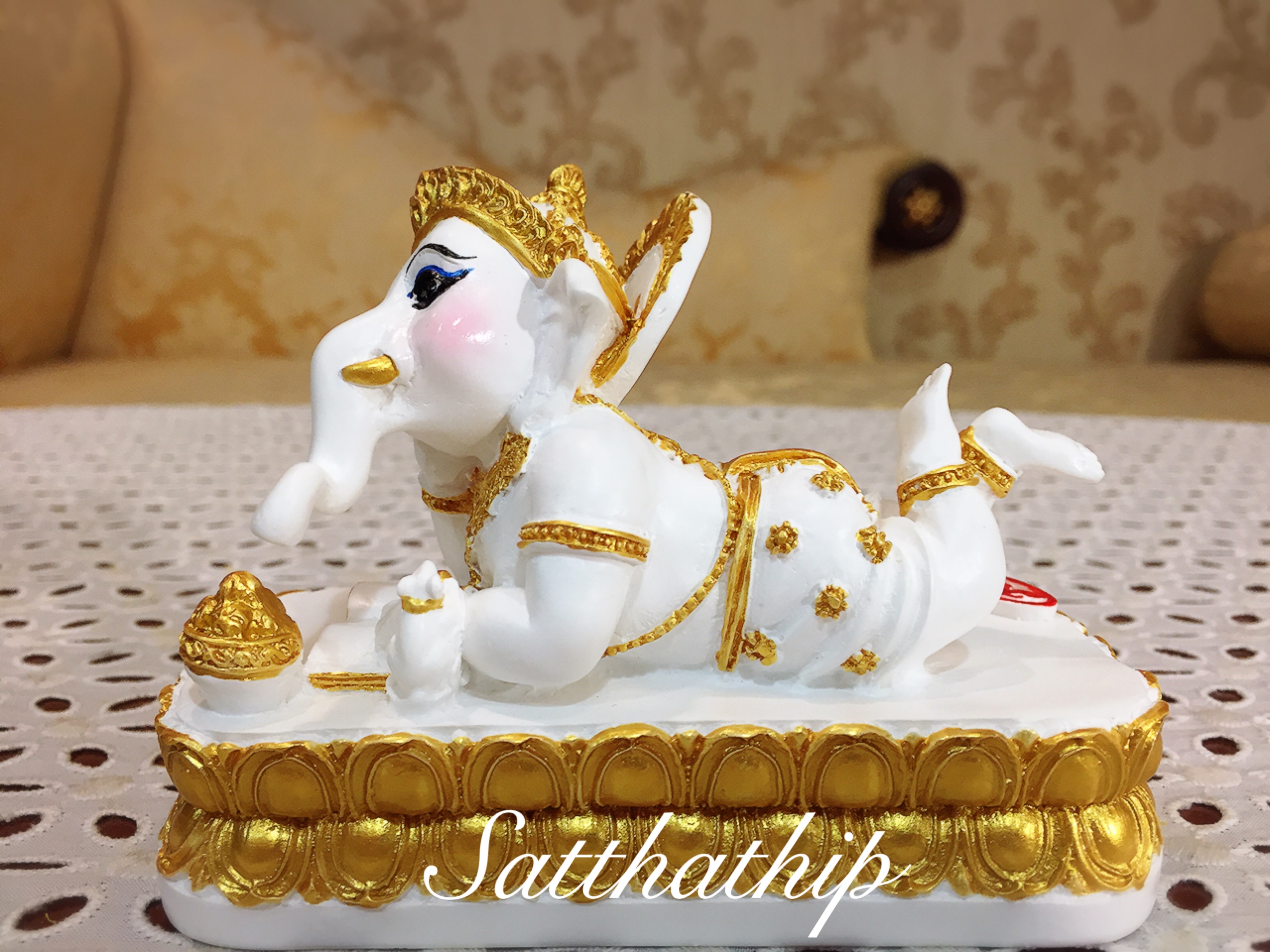 พระพิฆเนศ ปางเสวยสุข (เซรามิก) - Ganesha: Lord of Success