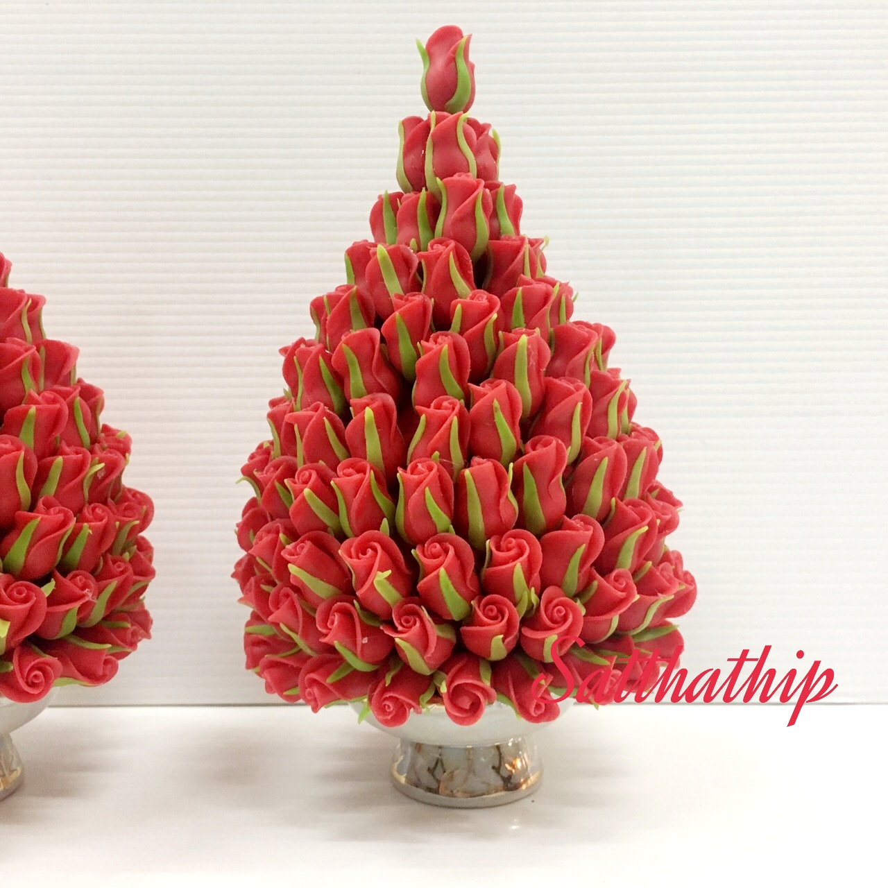 พานพุ่มดอกกุหลาบ ประดิษฐ์จากดิน [4 นิ้ว 1,690 บาท/คู่]