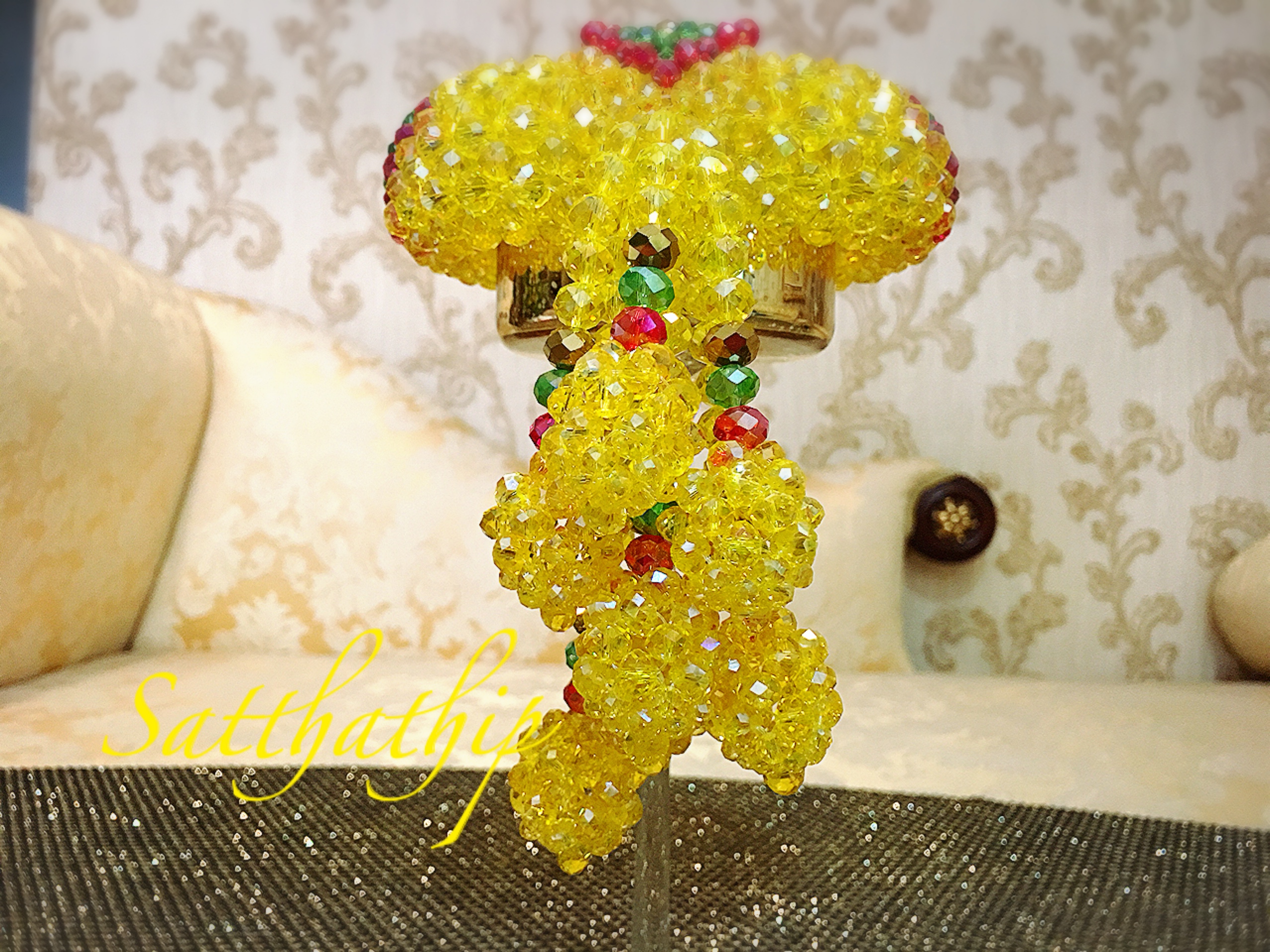 พวงมาลัยคริสตัล สีเหลือง - Crystal Garland