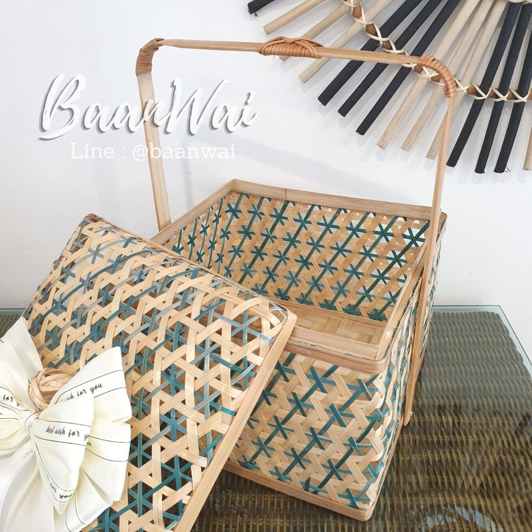 ปิ่นโตไม้ไผ่ ลายดาวล้อมเดือน ทรงเหลี่ยม ขนาด 10*10 นิ้ว