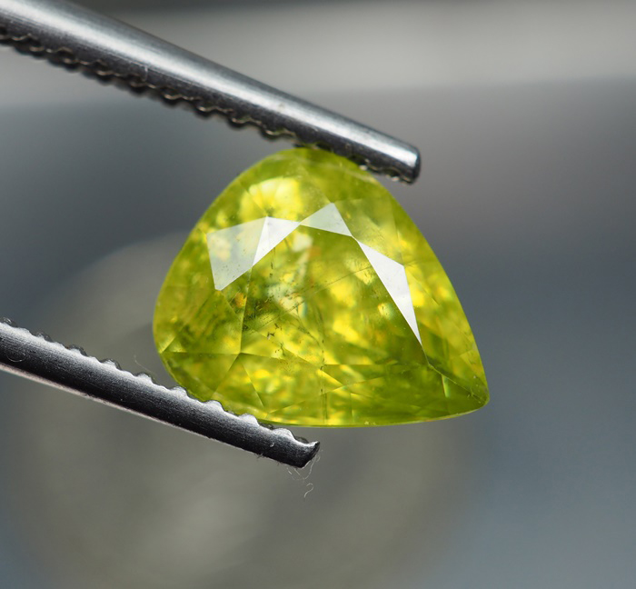 พลอยแท้สฟีน (Sphene) 1.50 กะรัต