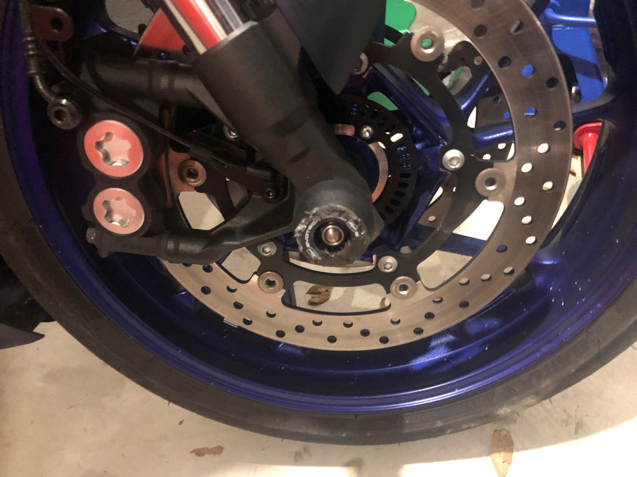 Evotech กันล้มล้อหน้า (FRONT FORK SPINDLE) สำหรับ MT-09 2022+