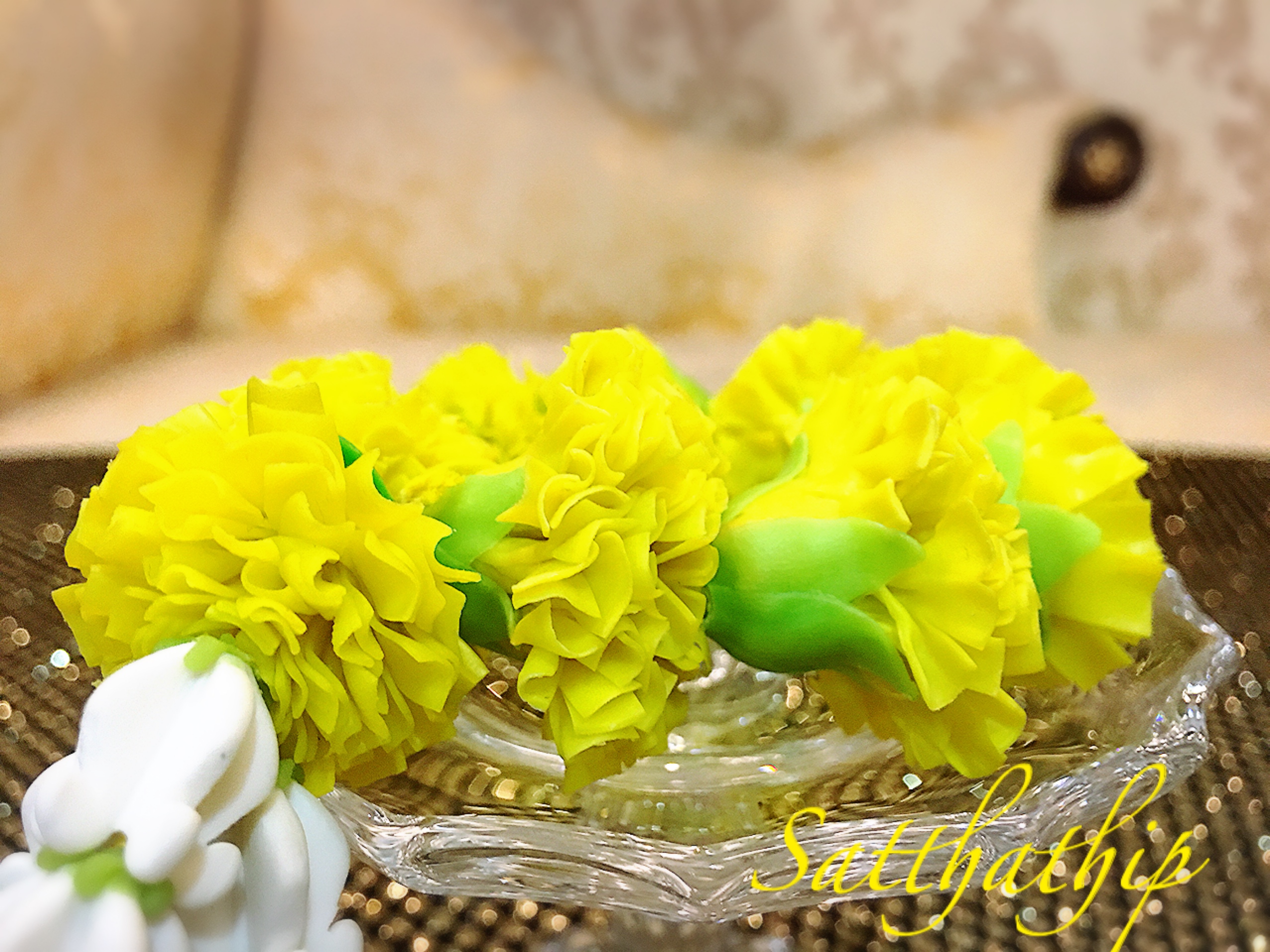 พวงมาลัยดอกดาวเรือง ประดิษฐ์จากดิน - Marigold garland - Marigold mala