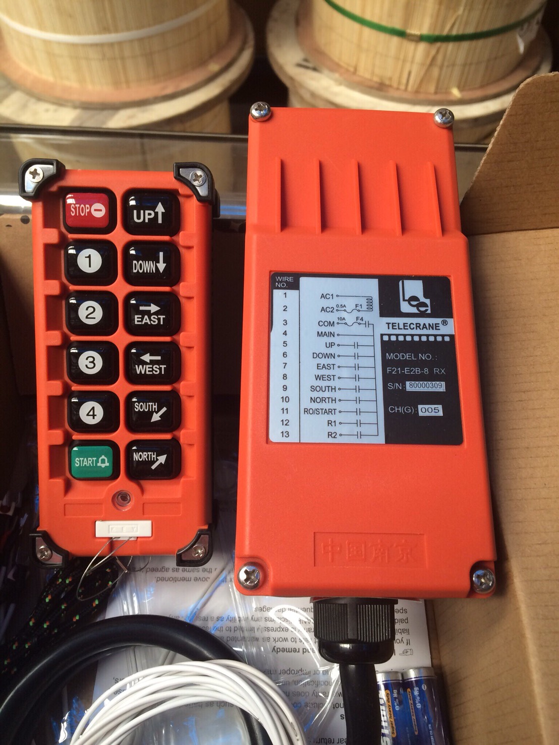 รีโมทเครนไฟฟ้า ไร้สาย รุ่น F21-E2B-8 telecrane 8 ปุ่ม 1 สปีด/รีโมทรอกไฟฟ้าไร้สาย รุ่น F21-E2B-8 telecrane 8 ปุ่ม 1 สปีด/F21-E2B-8 telecrane crane control remote 1 speed