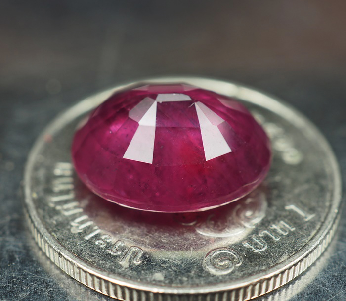 พลอยทับทิม (Ruby) 7 กะรัตสีแดงเข้ม