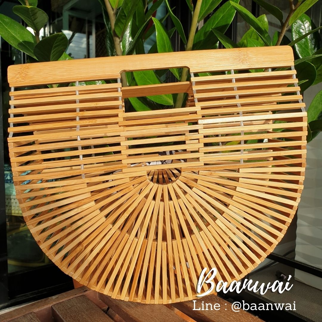 กระเป๋าสานไม้ไผ่ ทรงครึ่งวงกลม มี 2 ขนาด (โบว์ Random)