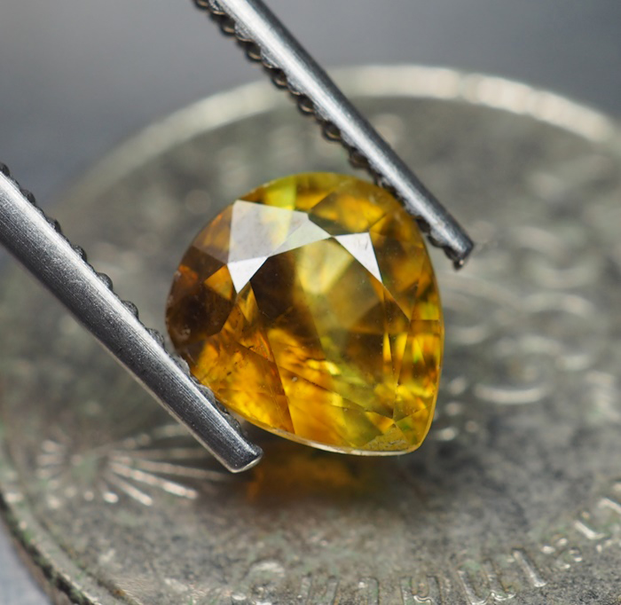 พลอยแท้สฟีน (Sphene) 1.19 กะรัต