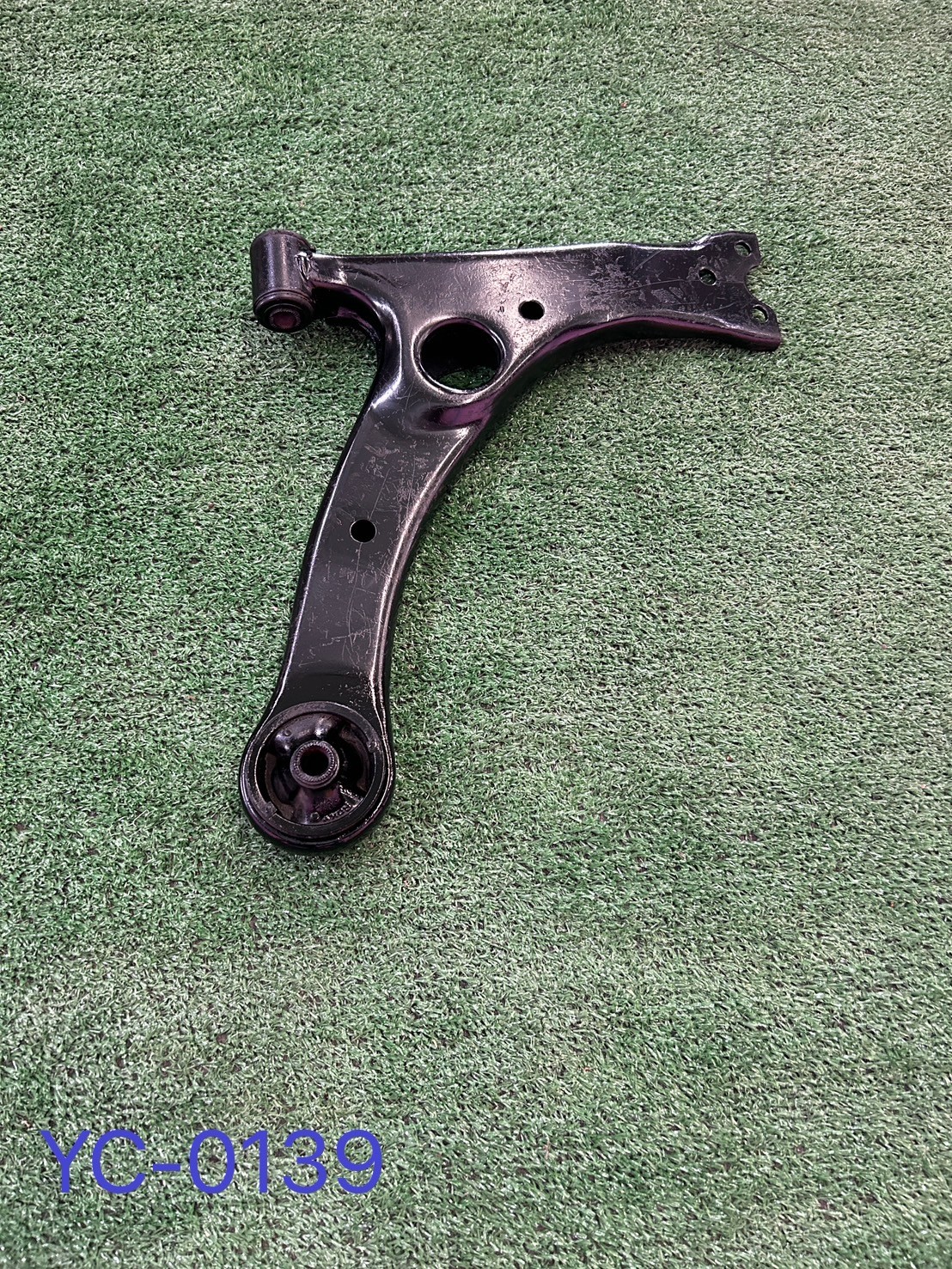 ปีกนกล่าง R Toyota Altis 2014-16 (แท้ถอด)