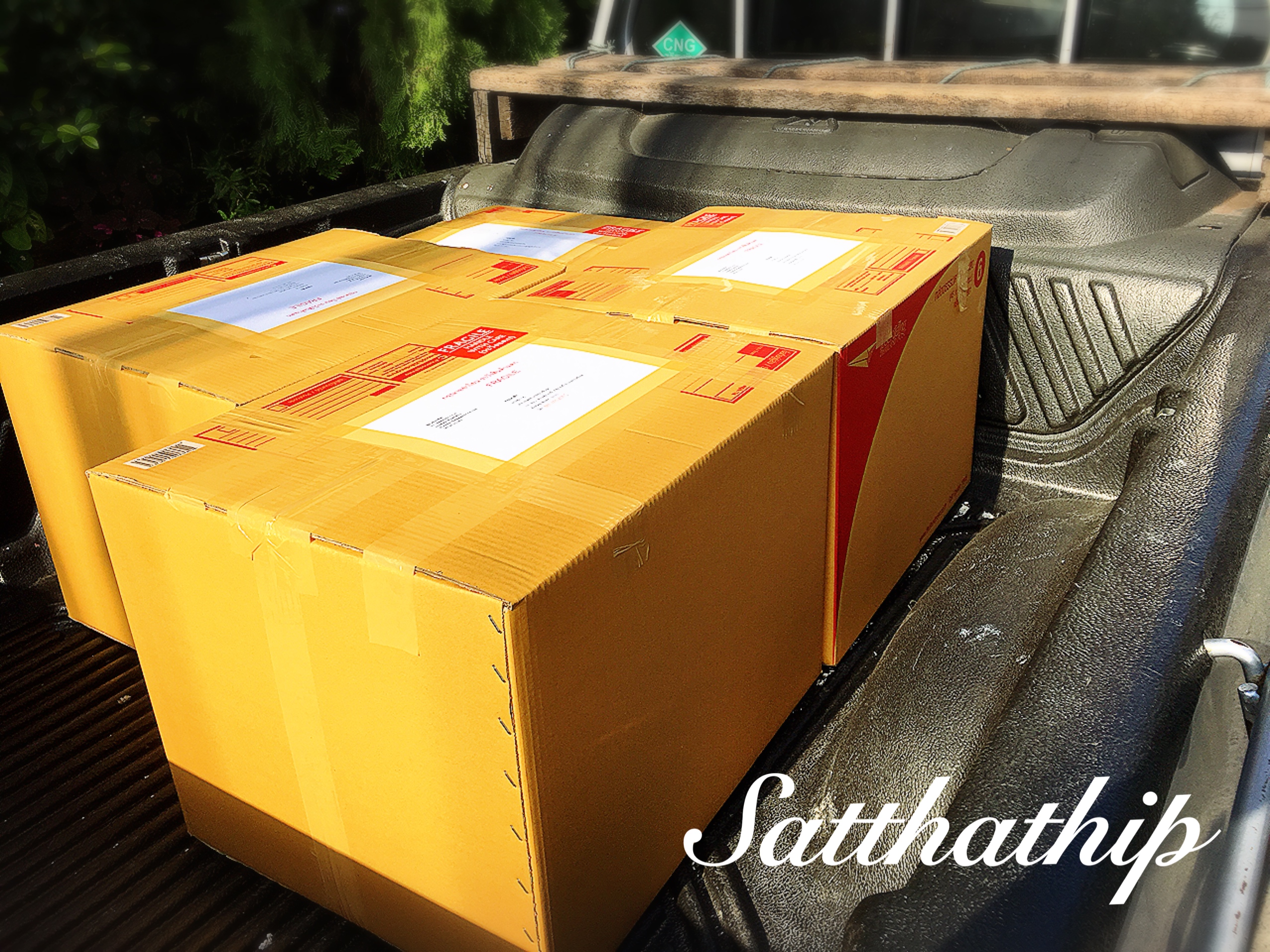 พานพุ่มดอกรัก/พานพุ่มดอกรักประดิษฐ์ (พลาสติก) ประดับช่อเอื้อง และยอดกลีบกุหลาบผ้า - Phan bush