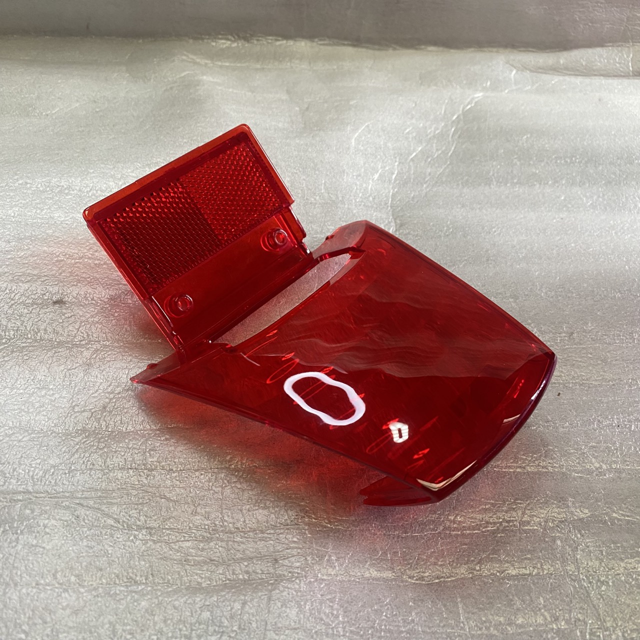 33701-KPH-901 เลนซ์สะท้อนแสงตัวในไฟท้าย WAVE125D WAVE125R(2005) เลนส์ไฟท้ายชิ้นสีแดง อะไหล่แท้ HONDA