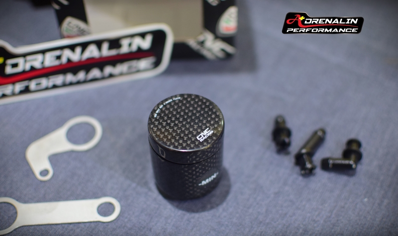 กระปุกน้ำมันคาร์บอน เบรค/คลัทช์ cncracing สำหรับ Hyper 821 939 ผลิตจากคาร์บอนเคฟล่าห์