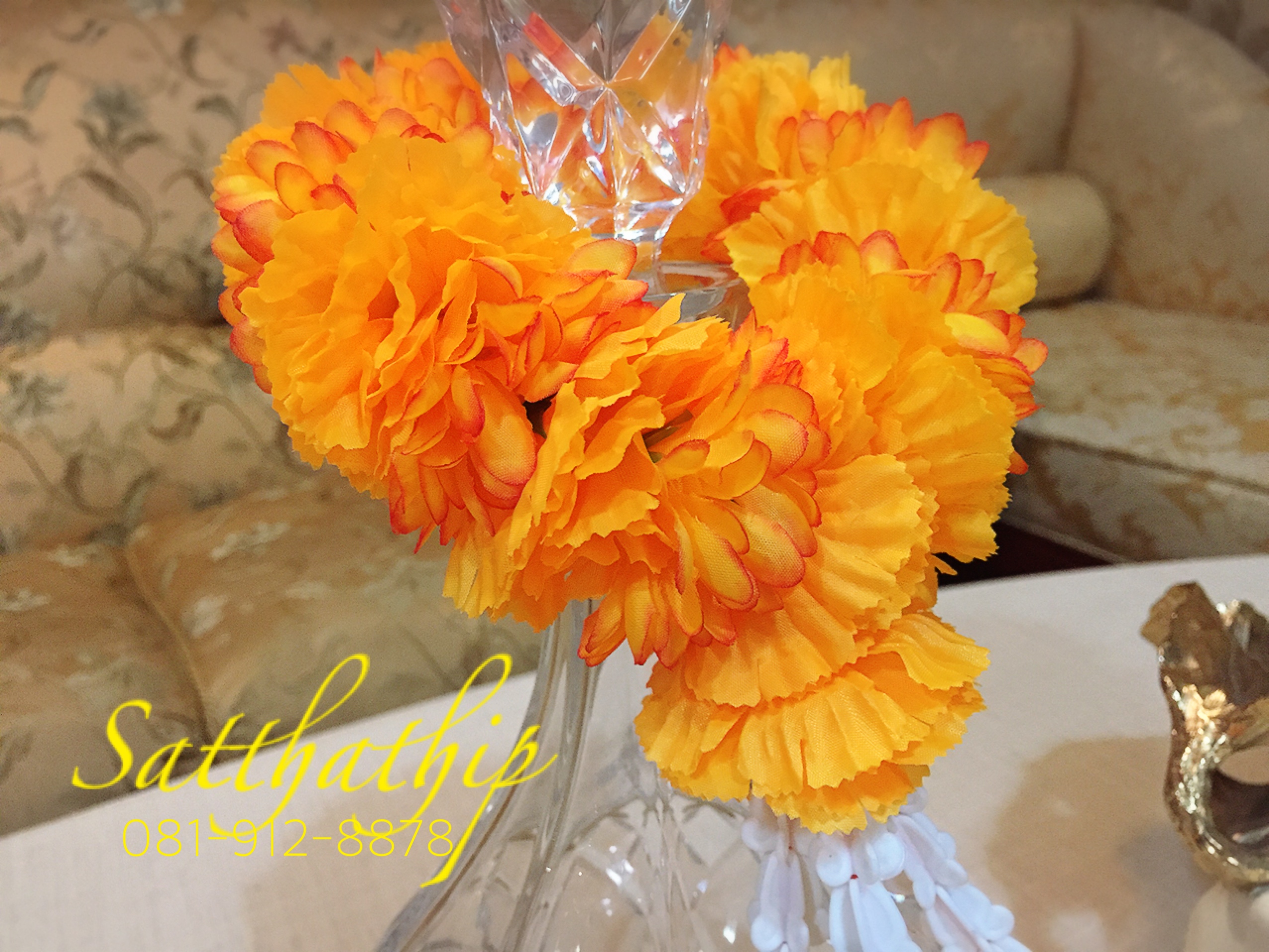 พวงมาลัยผ้า ดอกมัม สีเหลือง, เหลืองส้ม (สีประจำวันจันทร์) - พวงมาลัยผ้า ประจำวันจันทร์ - Fabric garland