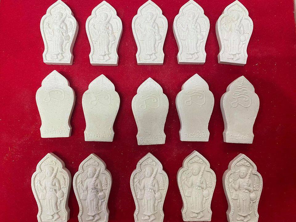 พระผง สำหรับเเจกงานเนื่องในโอกาสต่างๆ 1 ถุง มี 100 องค์