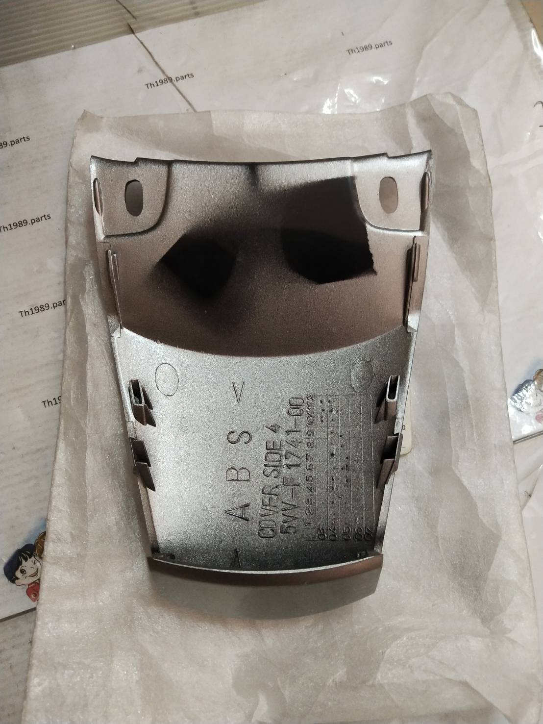 ฝาครอบท้ายเบาะสีเทา (0791,S3) สำหรับรุ่น MIO,MIO Z,MIO MX,MIO ZR' 2005 อะไหล่แท้ YAMAHA 5VV-F1741-00-P8