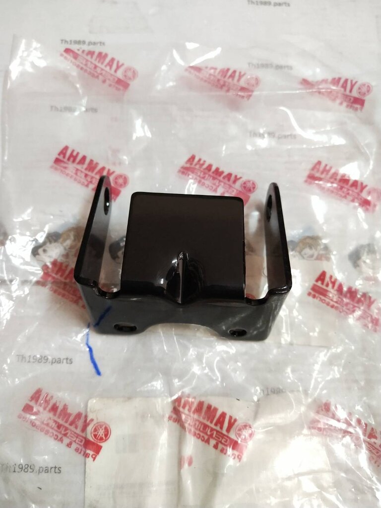 ขายึดเบาะ สำหรับรุ่น SPARK115i อะไหล่แท้ YAMAHA 1FC-F4726-01 รหัสทดแทน 1FP-F4726-00
