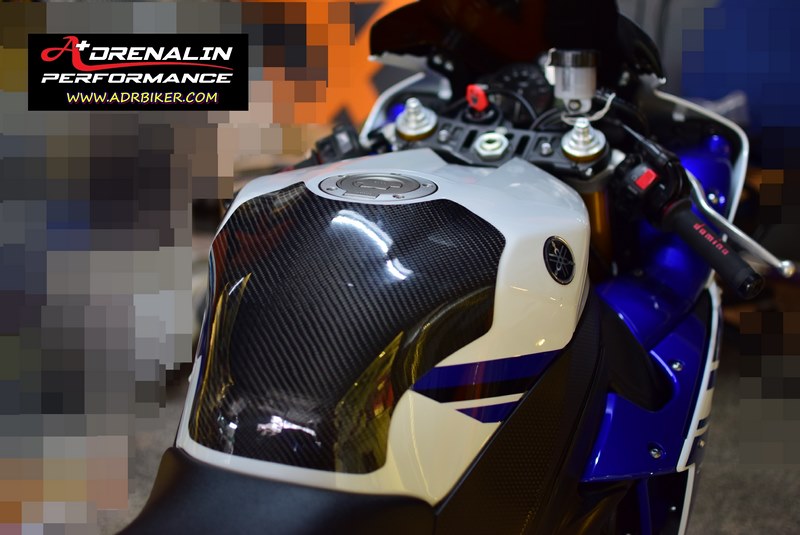 แผงคาร์บอนเคฟล่าห์กันรอยตัวถัง clever wolf สำหรับ R1