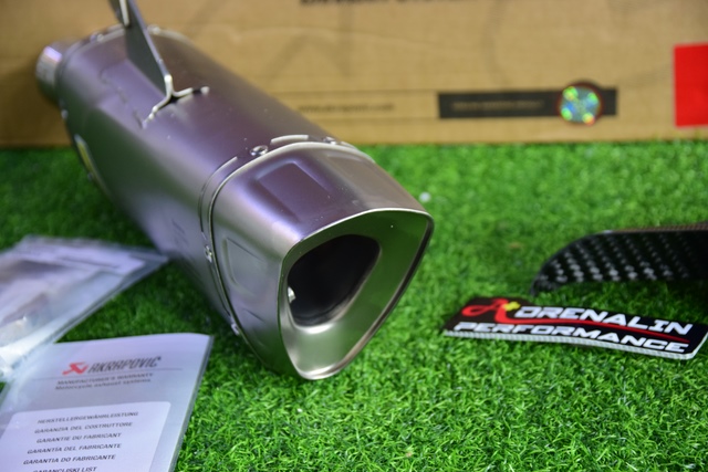 ท่อ Akrapovic ทรง GP สำหรับ R1 2020+ (For Exhibition only)