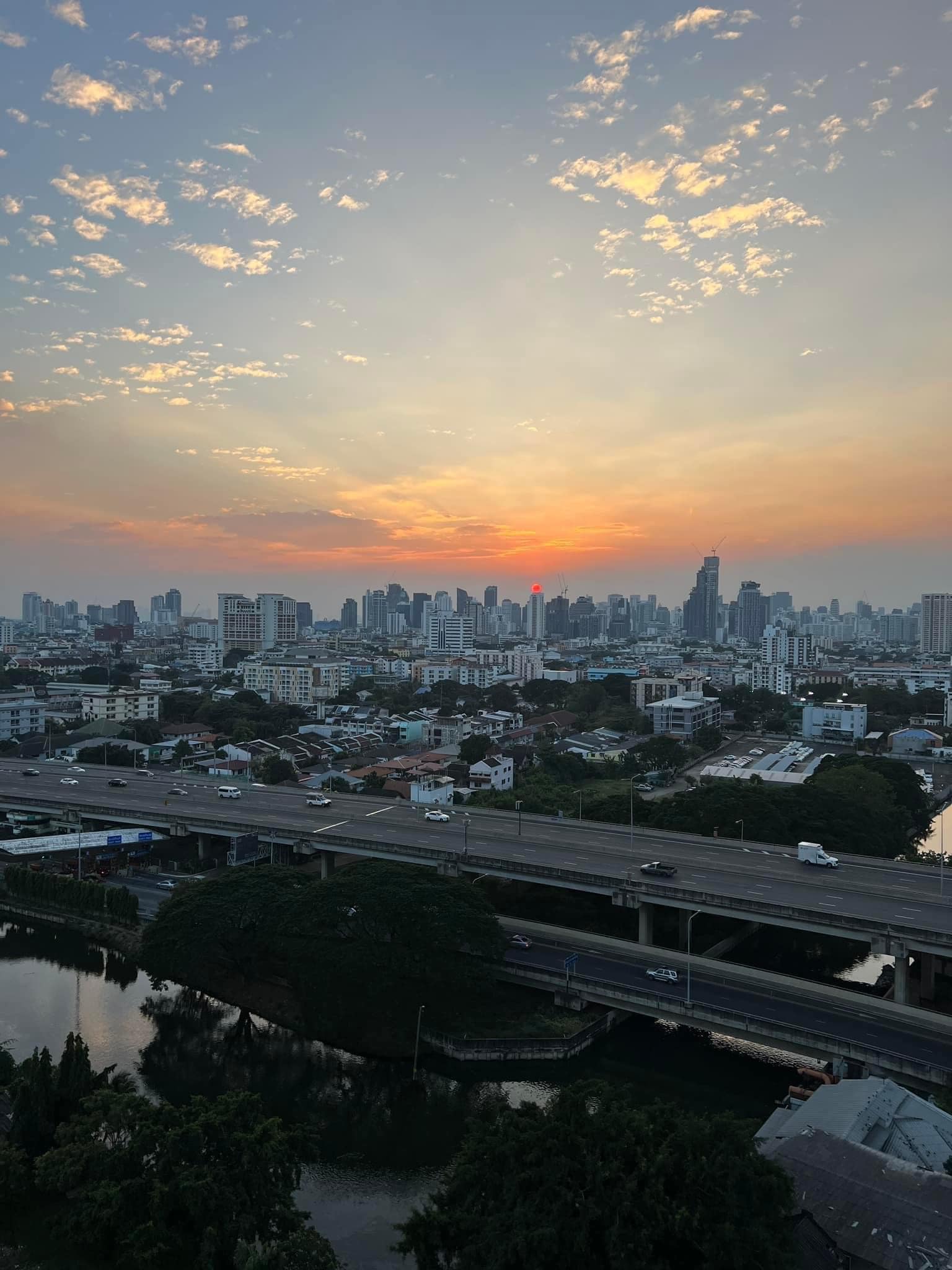 Metris Phatthanakan-Ekkamai