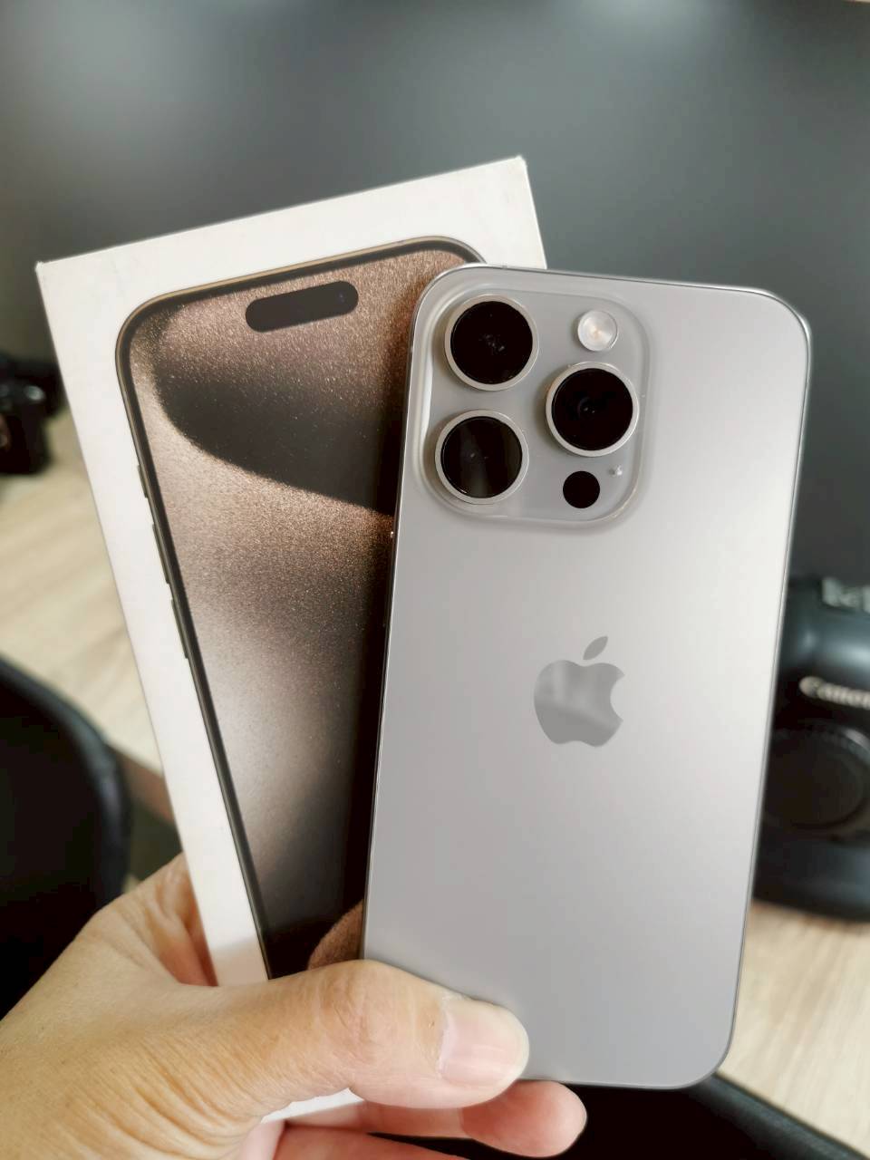 iPhone 15 Pro 1TB Natural Titanium